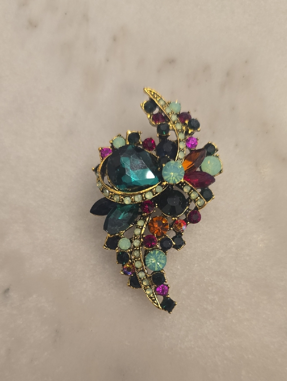 NWOT Aratta Jewel Multi Colored Pin
